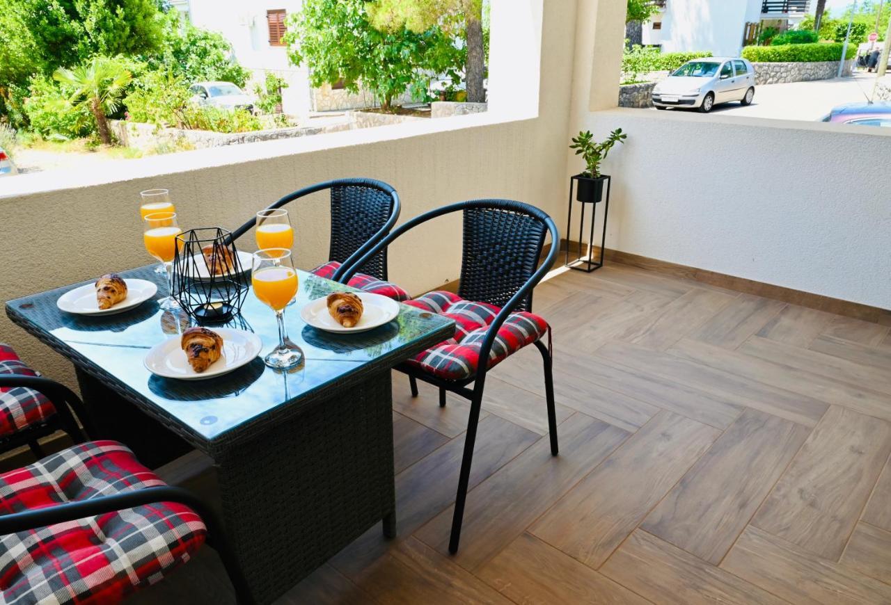 Adorable Holiday Apartment Malinska Eksteriør billede